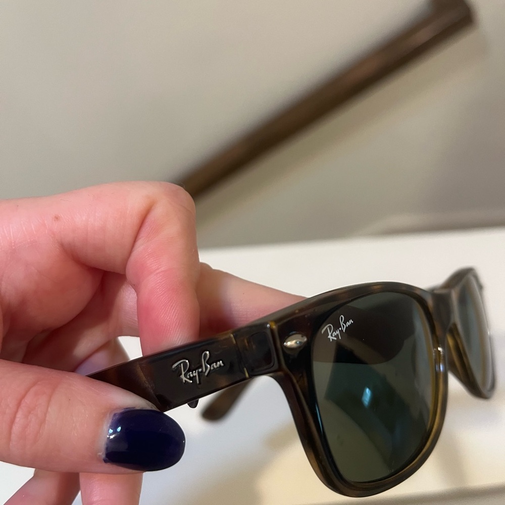 Ray-Ban New Wayfarer Brown Tortoise Sunglasses - Picture 3 of 5